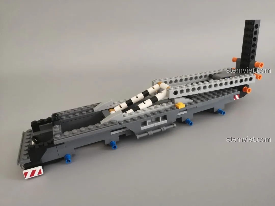 Cận cảnh cơ chế giá đỡ trượt thông minh của xe tải chở tên lửa trong bộ GUDI 10803.