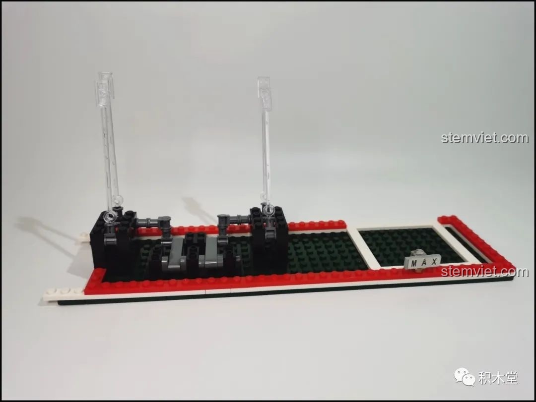 Cơ chế lắc lư được lắp đặt ở phần đế của bộ Forange FC6003, sử dụng các bánh răng giảm tốc.