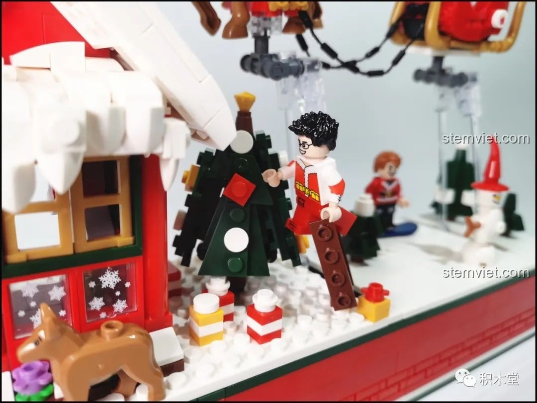 Cận cảnh cơ chế lắc lư của bộ Forange FC6003 đang hoạt động, làm xe trượt tuyết và tuần lộc chuyển động.