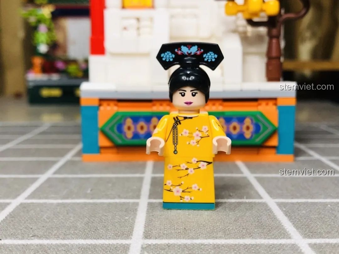 Cận cảnh cơ chế mở ngăn chứa đế lót ly của Wekki 506004 Cảnh Thu, thể hiện tính năng tiện lợi.