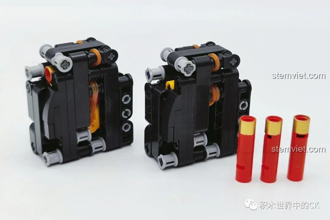 Cận cảnh cơ chế nạp đạn vào hộp đạn của mô hình súng shotgun STF-12 JIESTAR 92402, minh họa tính năng bắn đạn.