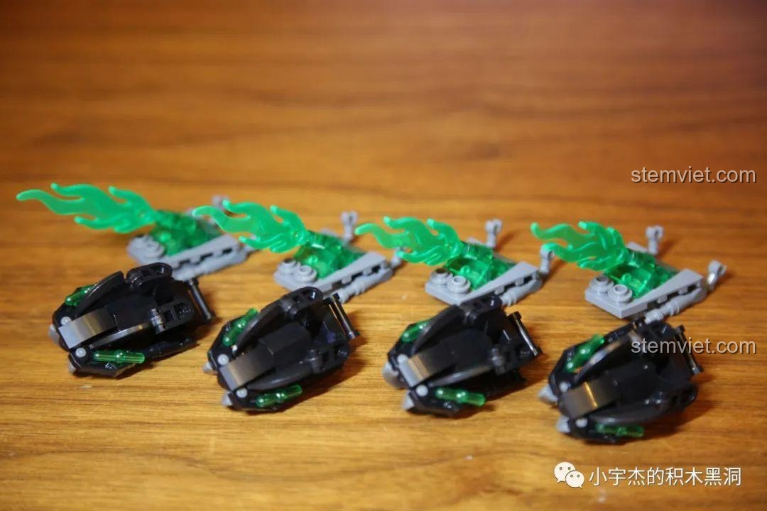 Phần cổ và hàm dưới của các đầu rắn trong sa bàn lắp ráp Mô hình phim tiên hiệp LE-J923, sử dụng khớp cầu.