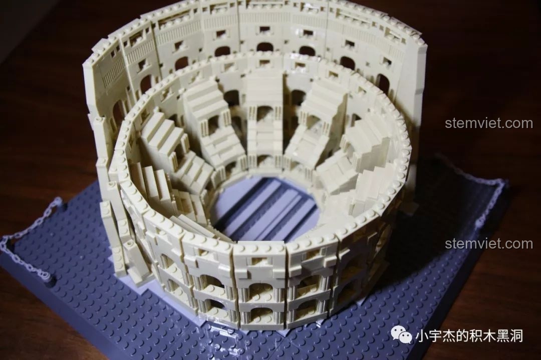 Mô hình WANGE 5225 Đấu trường Colosseum La Mã hoàn chỉnh, sẵn sàng để trưng bày.