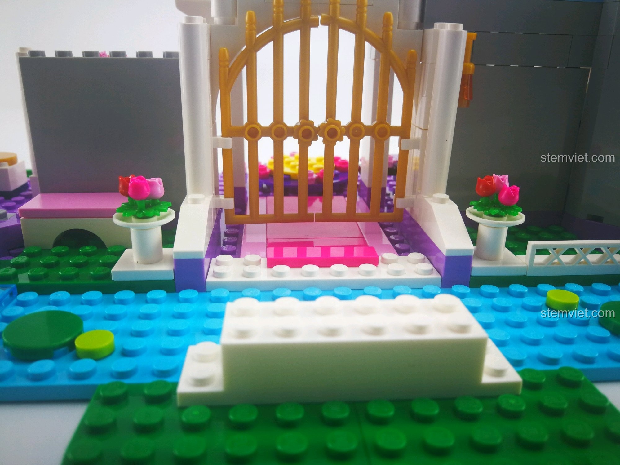 Cổng chính lâu đài Enlighten 2612