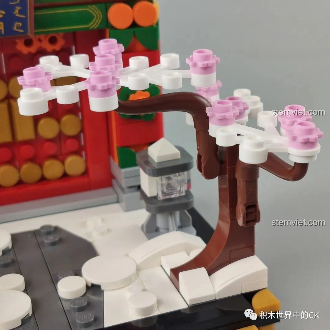 Cổng cung điện có thể mở ra trong bộ Keeppley K10144, tăng tính tương tác, khám phá.