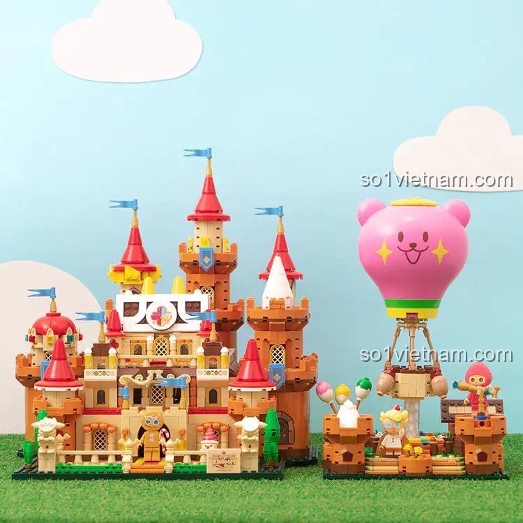 Toàn cảnh mô hình CookieRun Kingdom: Cầu cảng Khinh khí cầu và Lâu đài, với bầu trời xanh và mây trắng