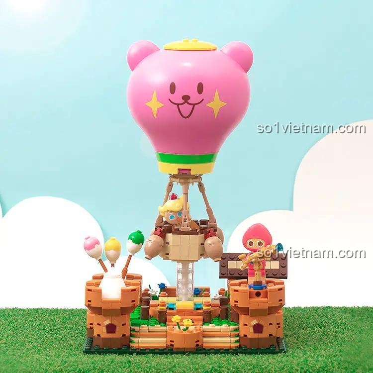 Mô hình CookieRun Kingdom: Cầu cảng Khinh khí cầu với Khinh khí cầu màu hồng nổi bật