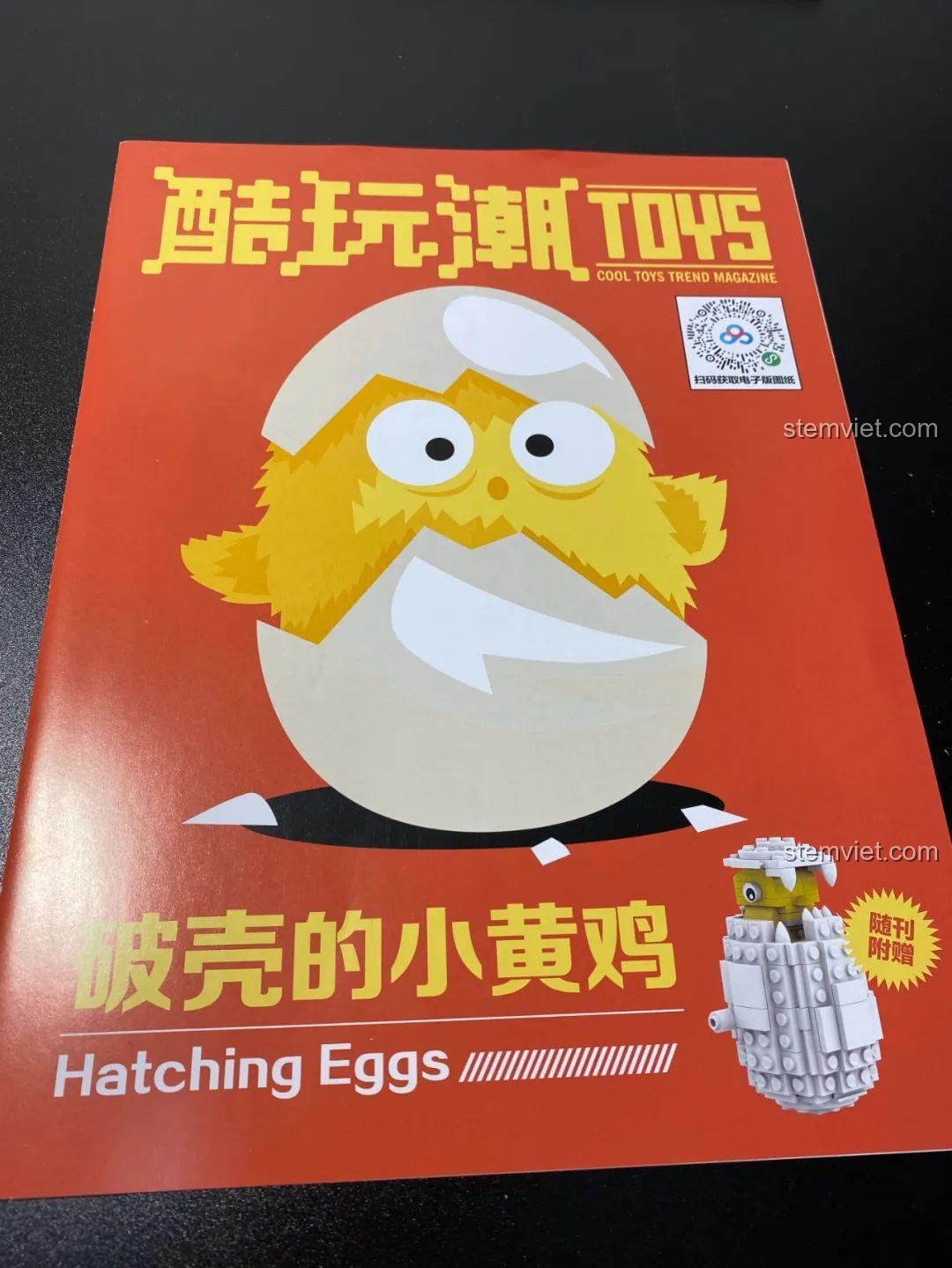 Bìa tạp chí Cool Toys Trend Vol.03 với hình ảnh mô hình gà con nở vỏ trứng, bộ lắp ghép sáng tạo.