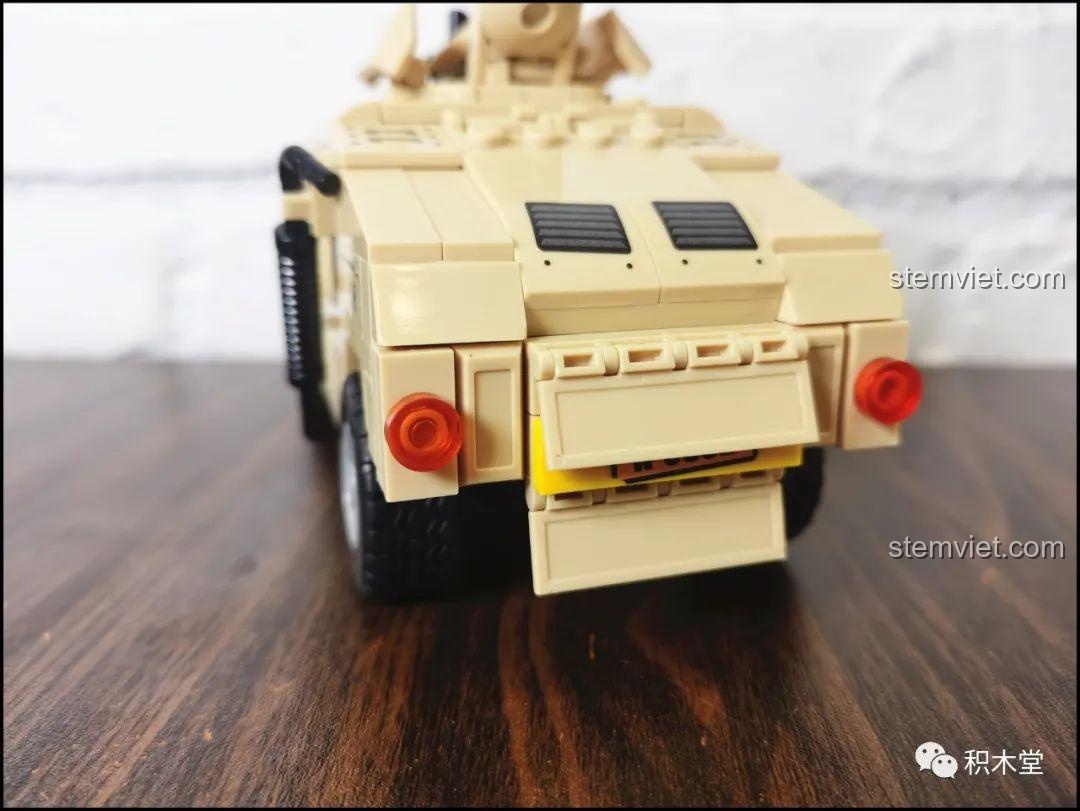 Cốp sau của Xe chiến đấu H1 M38-B0837 có thể mở ra, tạo thêm không gian chứa đồ.