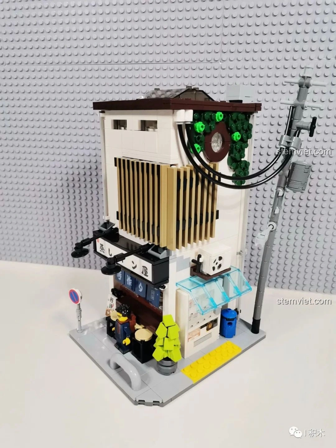 Cận cảnh cột điện và dây điện của mô hình CaDA C66006