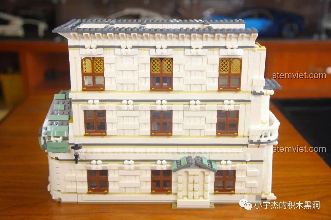 Cửa chính Ngân hàng Gringotts MORK 032101 chỉ mở vào trong, chi tiết thiết kế.