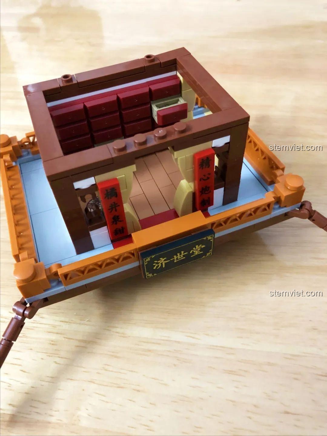 Nội thất tầng 2 của Cửa hàng thuốc bắc 340 với các tủ thuốc và chi tiết trang trí.