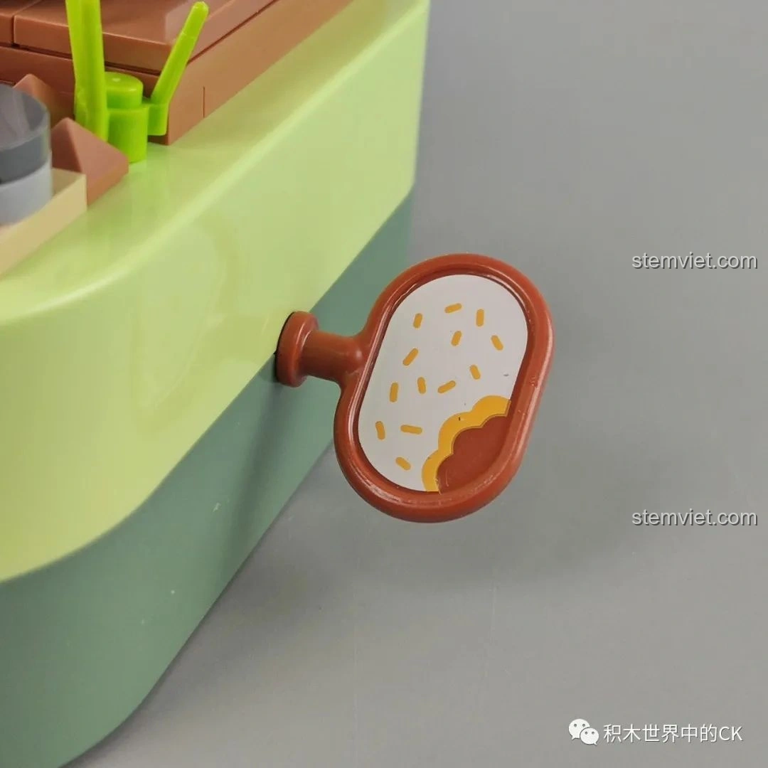 Chi tiết cửa sổ và bên trong xe kem ngọt ngào JK1605 JAKI, đồ chơi lắp ráp