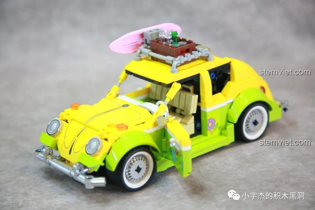 Cửa xe Beetle có thể mở ra, để lộ nội thất bên trong. Review SEMBO 701962.