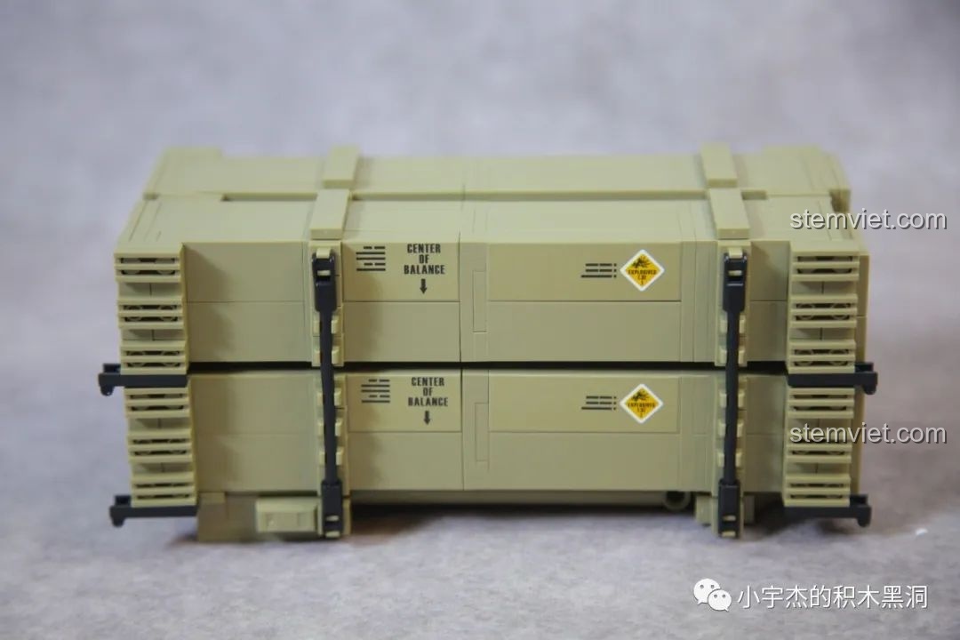 Cụm 4 ống phóng tên lửa của bộ Panlos 628014 đã được lắp ráp hoàn chỉnh, sẵn sàng để gắn lên rơ-moóc.