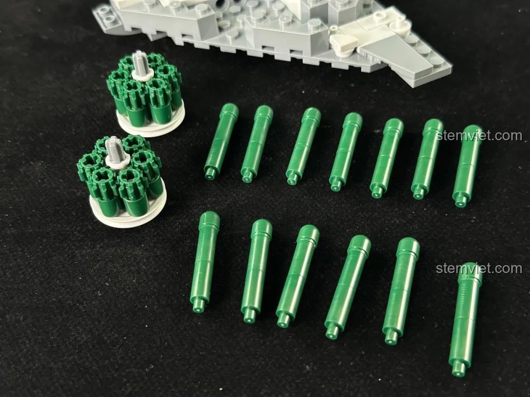 Các cụm tên lửa đã hoàn thành của bộ máy bay ném bom tàng hình thế hệ mới Panlos Brick chất lượng cao.