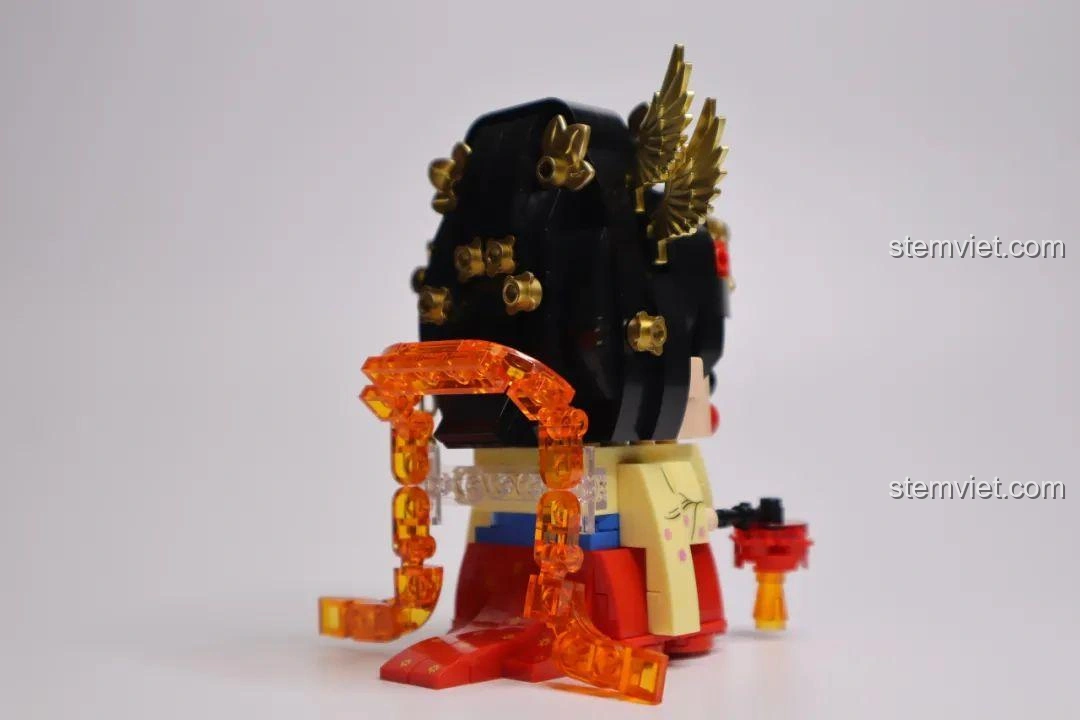 Mặt sau mô hình Dương Quý Phi với chi tiết váy áo và tóc, đánh giá Wekki 516031 Bộ Lắp Ghép Công Chúa Văn Thành.