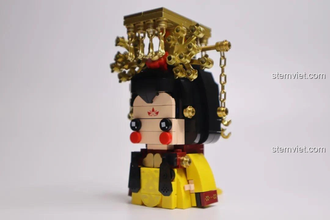 Góc nghiêng mô hình Võ Tắc Thiên với chi tiết vương miện và trang phục, đánh giá Wekki 516031 Bộ Lắp Ghép Công Chúa Văn Thành.