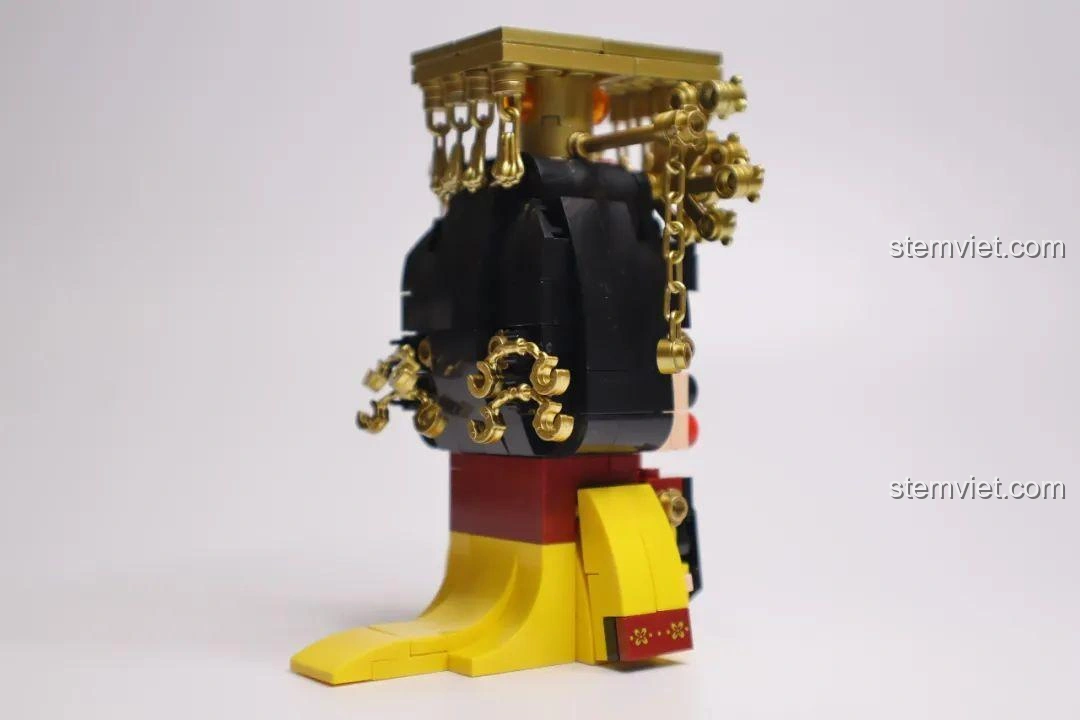 Mặt sau mô hình Võ Tắc Thiên với chi tiết tóc búi và trang phục, đánh giá Wekki 516031 Bộ Lắp Ghép Công Chúa Văn Thành.