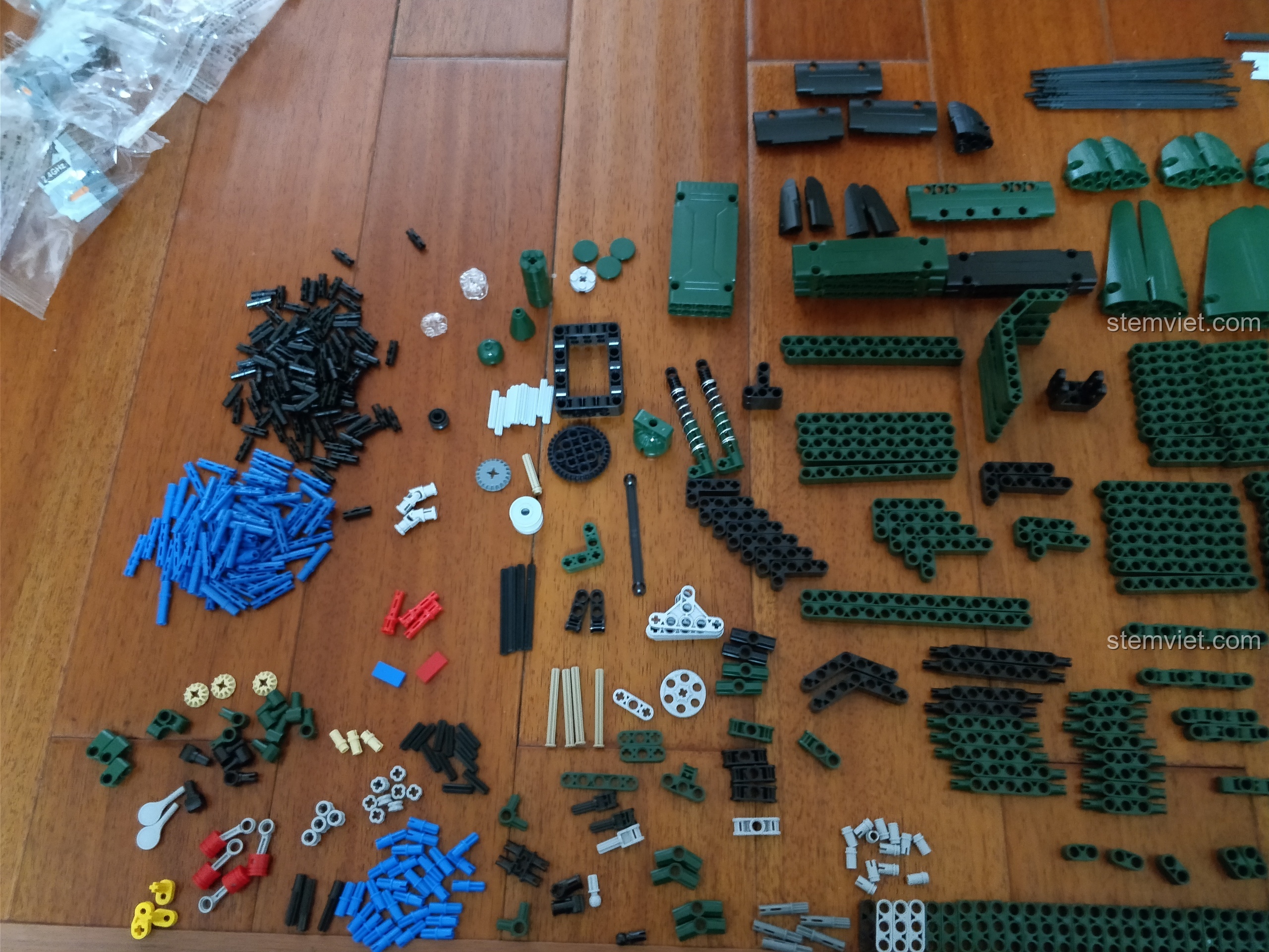 Cận cảnh chất lượng các mảnh ghép bằng nhựa ABS của bộ đồ chơi xây dựng Mô tô Quân sự Thế chiến II C51021.