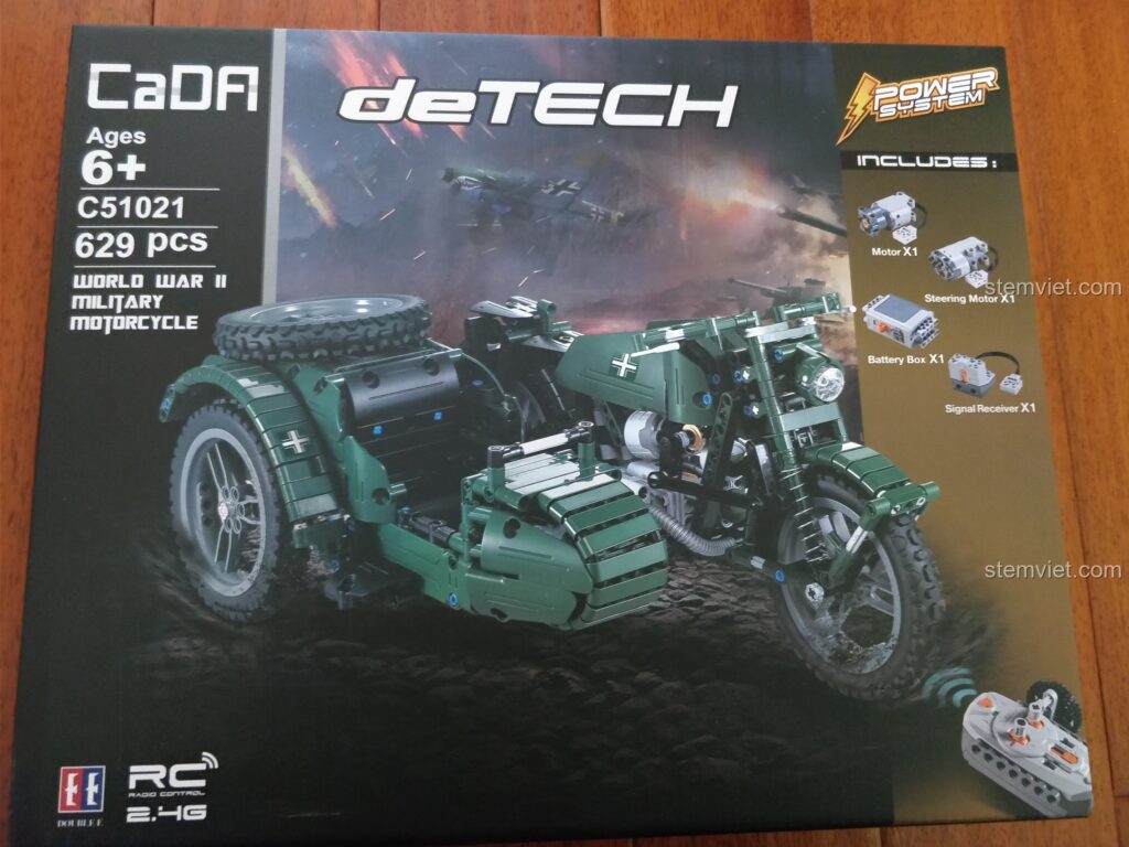 Hộp đồ chơi lắp ráp CaDA C51021 Mô tô Quân sự Thế chiến II với hình ảnh mô hình hoàn thiện và các chi tiết động cơ đi kèm.