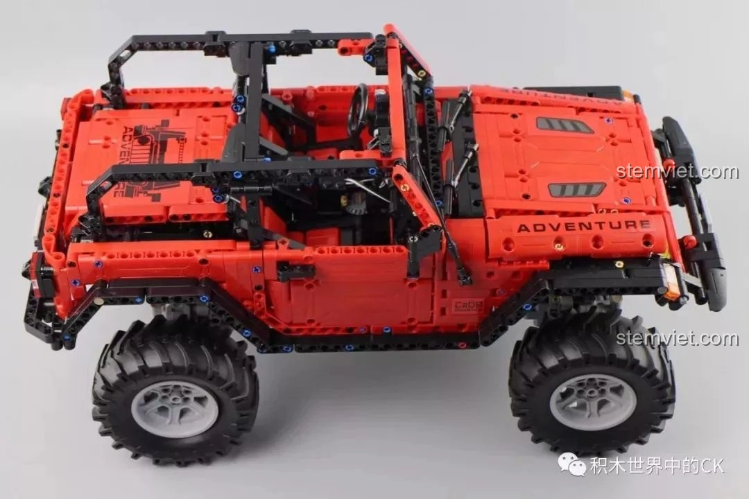 Chi tiết cần gạt nước của mô hình CaDA C61006 Jeep Wrangler Rubicon, có thể cử động.