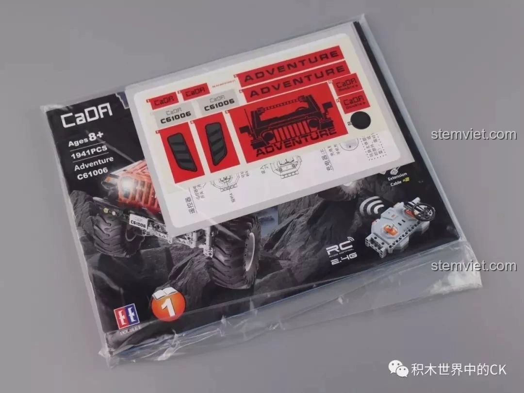 Sách hướng dẫn lắp ráp và tờ dán sticker của bộ đồ chơi lắp ráp CaDA C61006 Jeep Wrangler Rubicon.