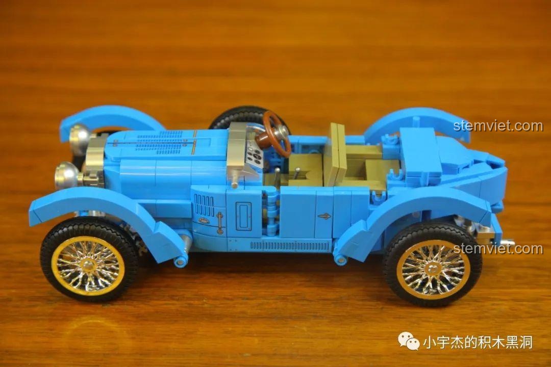 Đánh giá SEMBO 705600 Xe Cổ Bugatti T38A với chi tiết cửa bên lái có thể mở, tăng tính chân thực cho mô hình.