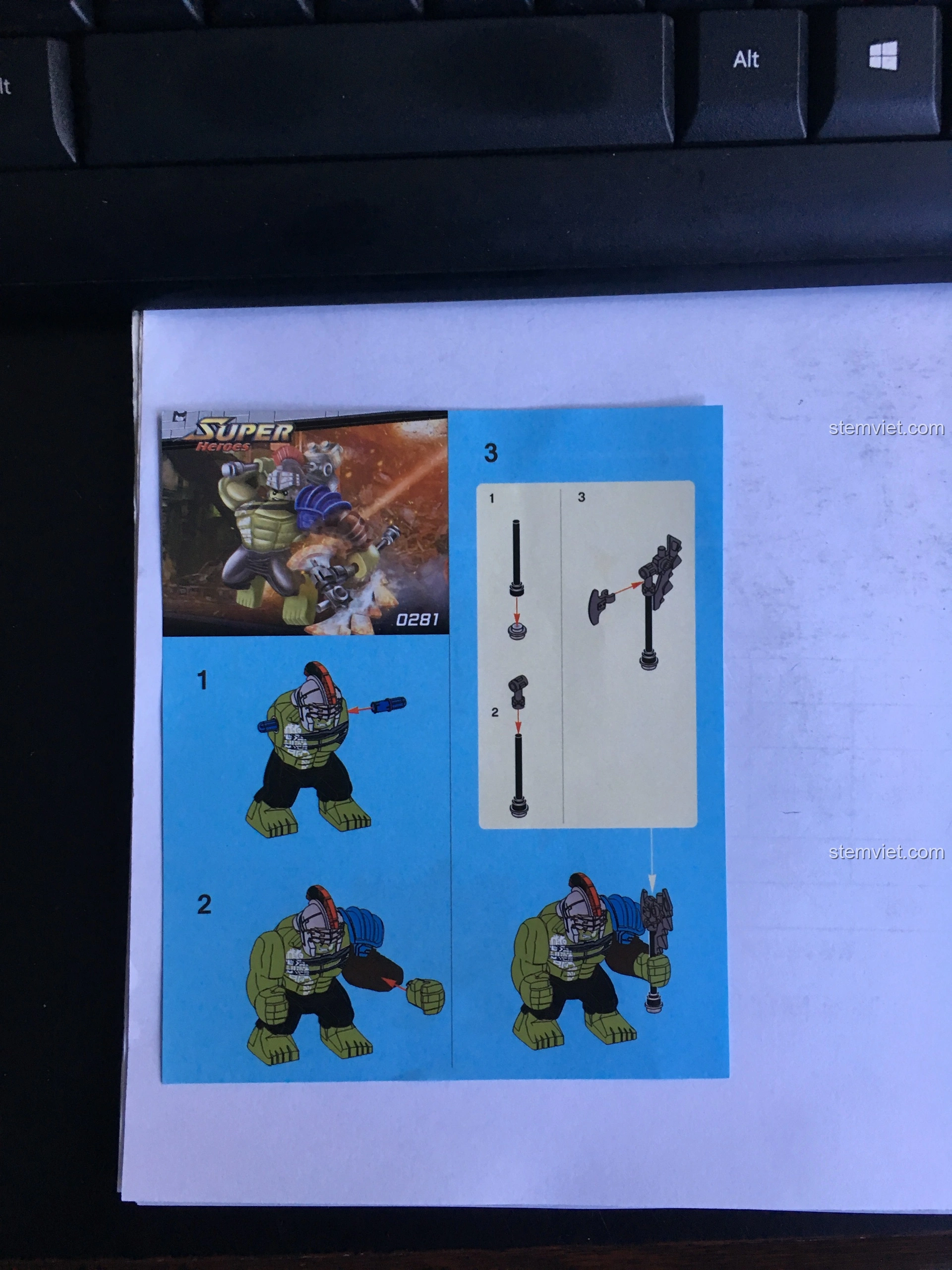 Sách hướng dẫn lắp ráp đồ chơi Decool 0281 Hulk Đấu Sĩ, minh họa rõ ràng từng bước giúp bé dễ dàng hoàn thành mô hình.