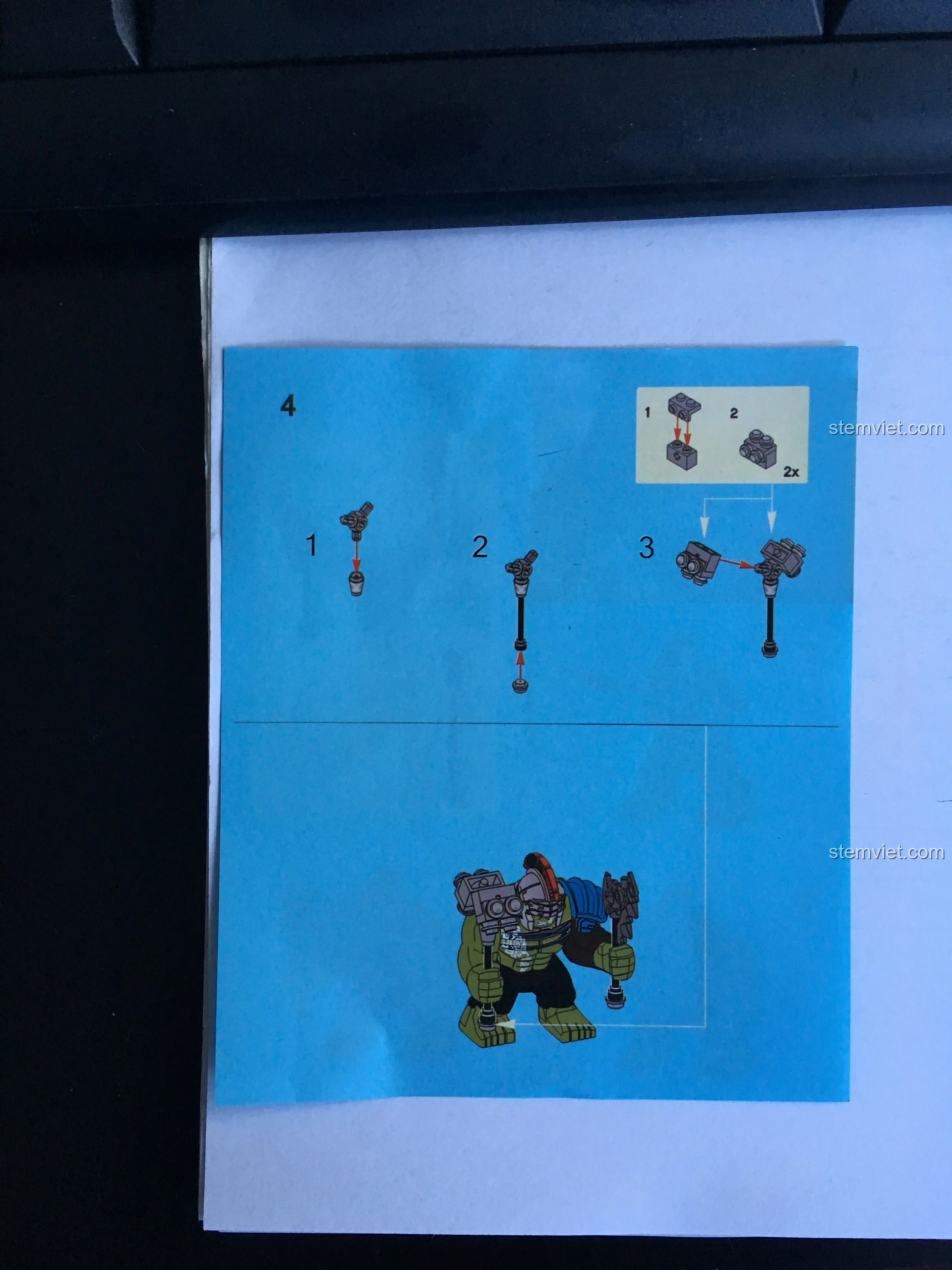 Trang hướng dẫn lắp ráp đồ chơi mô hình Decool 0281 Hulk Đấu Sĩ, minh họa cách lắp các chi tiết vũ khí và phụ kiện.