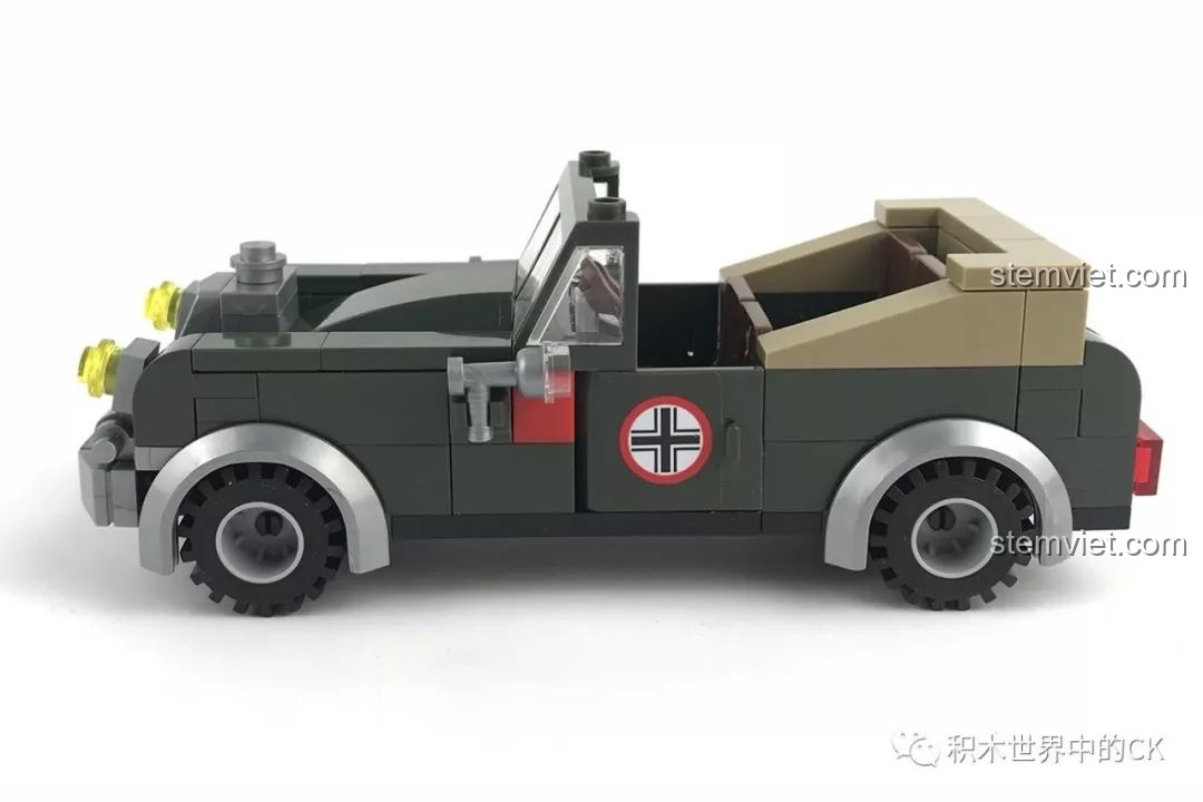 Góc nhìn bên cạnh của xe mui trần quân sự Enlighten 1708, thể hiện tổng thể thiết kế.