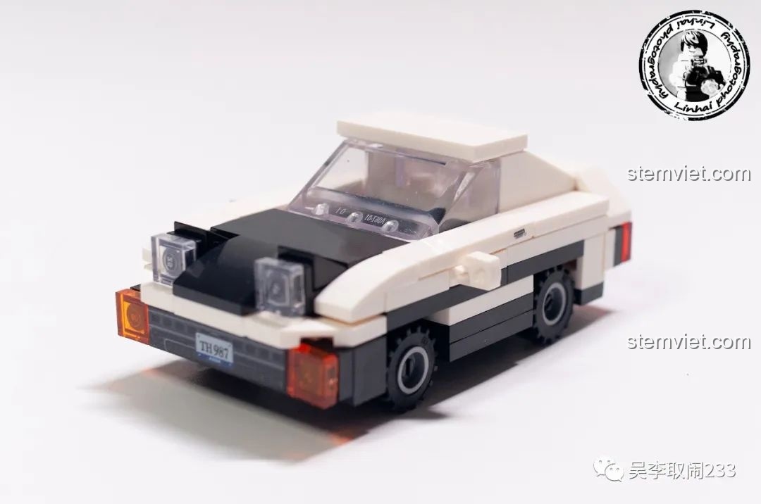 Mặt trước của mô hình xe Toyota AE86 Trueno Forange FC8279 với đèn mắt ếch bật lên.