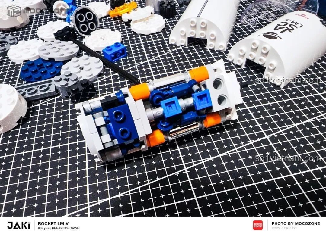 Cấu trúc bên trong của thân tên lửa JAKI JK8501 Tên lửa Bình Minh 5 đang được lắp ráp, với nhiều chi tiết cơ khí phức tạp. Đánh giá JAKI JK8501.