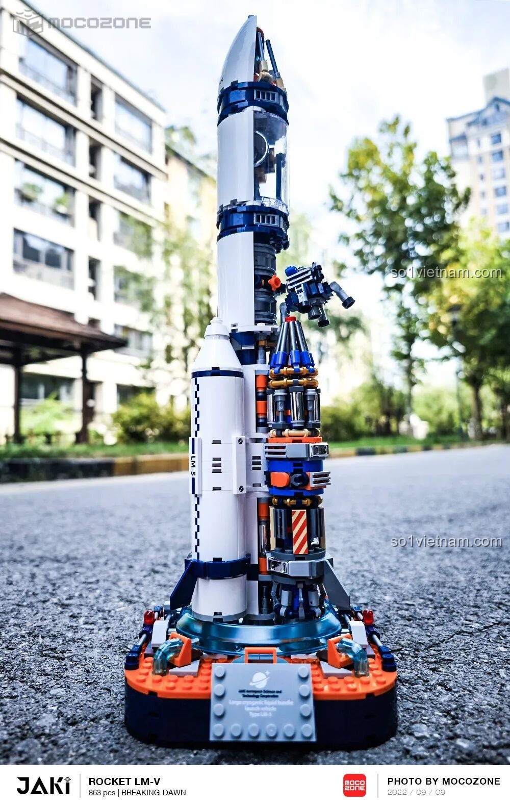 Cận cảnh mũi tên lửa JAKI JK8501 Tên lửa Bình Minh 5 chụp ngoài trời, cho thấy các chi tiết nhỏ được lắp ráp tỉ mỉ. Đánh giá JAKI JK8501.