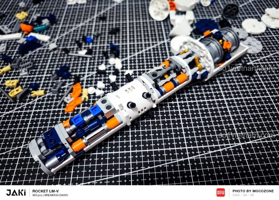 Phần thân tên lửa JAKI JK8501 Tên lửa Bình Minh 5 với vỏ trong suốt đã được lắp ráp, để lộ các chi tiết bên trong. Đánh giá JAKI JK8501.