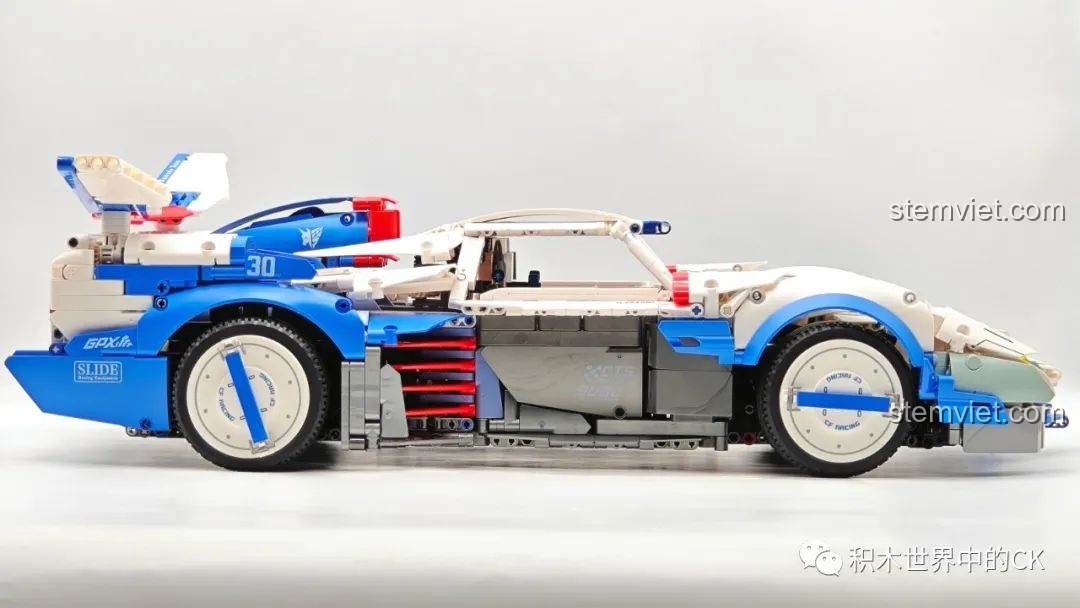 Cửa xe của mô hình JIESTAR 92033 có thể mở lên theo kiểu cánh chim, tăng thêm vẻ sang trọng.