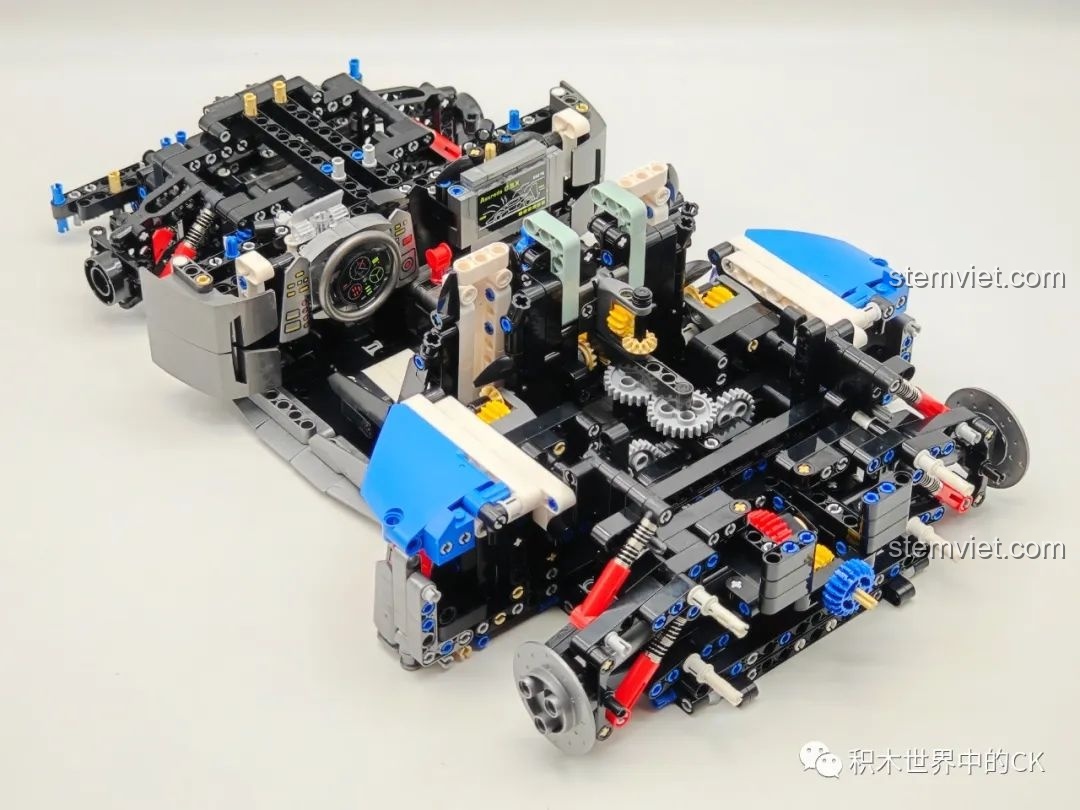 Hệ thống bánh răng và trục dẫn động phức tạp của mô hình JIESTAR 92033 Asurada G.S.X.