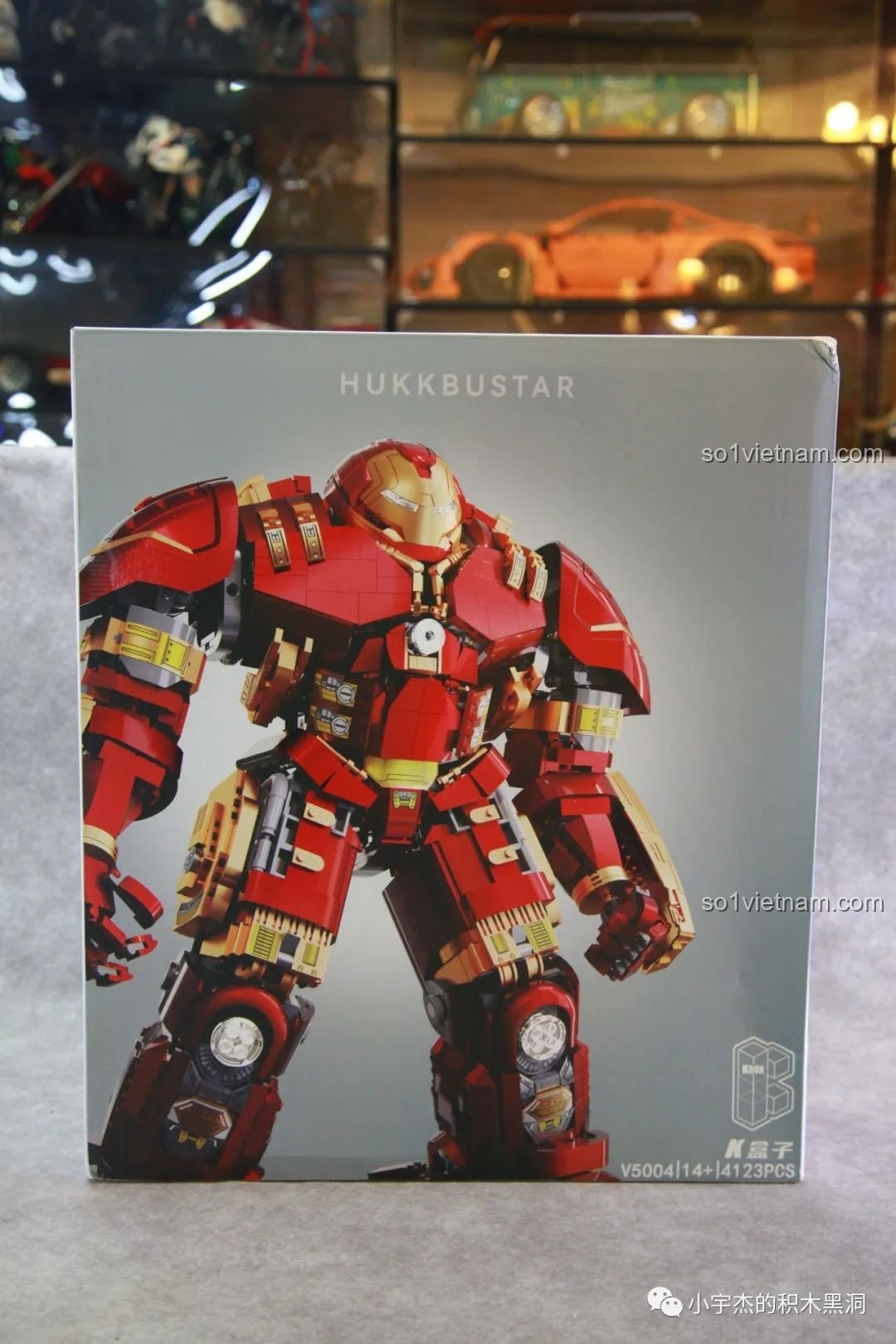 Góc cận cảnh bao bì hộp KBOX V5004 Giáp Chống Hulk MK44, thể hiện rõ hình ảnh mô hình.