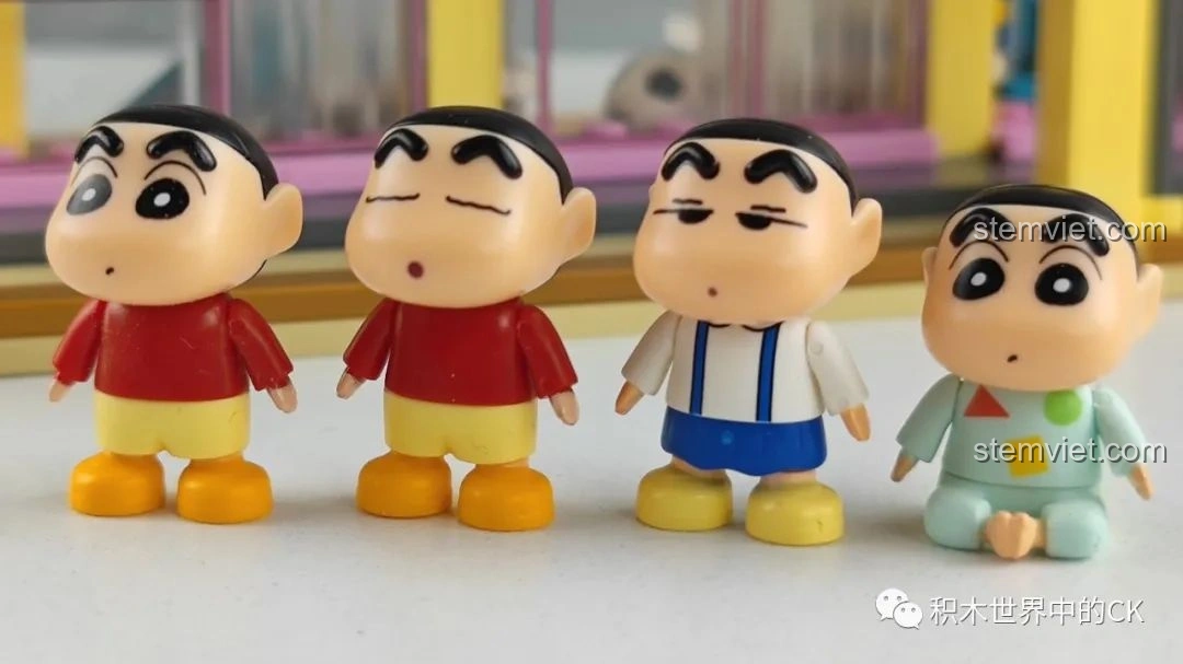 Các phiên bản minifigures Shin-chan khác nhau, có thể kết hợp với bộ xếp hình 0611 hợp túi tiền để tạo ra nhiều câu chuyện.