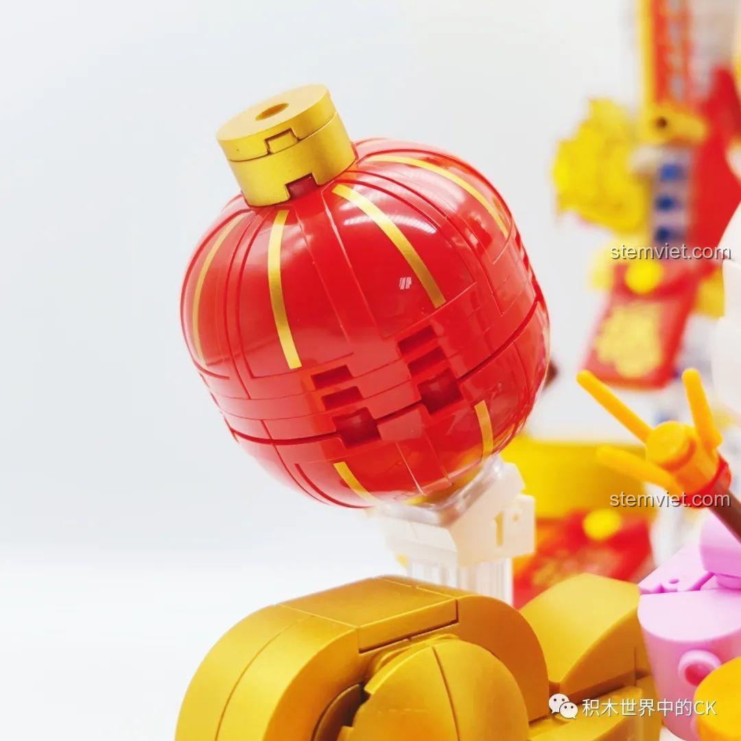 Cận cảnh đèn lồng đỏ truyền thống trong mô hình Keeppley K19905.