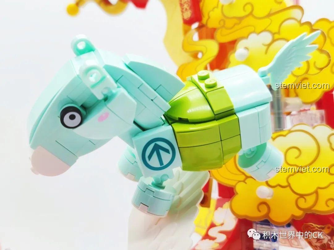 Cận cảnh chú thỏ tài lộc với đôi mắt tiền vàng trong mô hình Keeppley K19905.