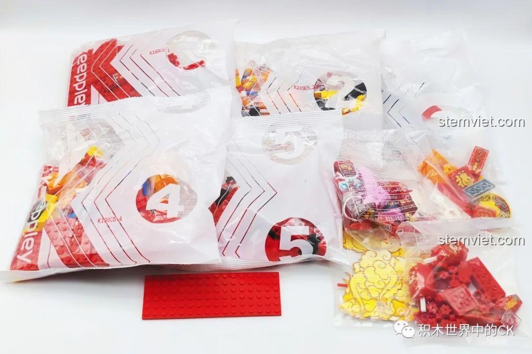 Các túi mảnh ghép được đánh số của bộ Keeppley K19905 Bộ Lắp Ráp May Mắn Đến Xuân Quý Mão.