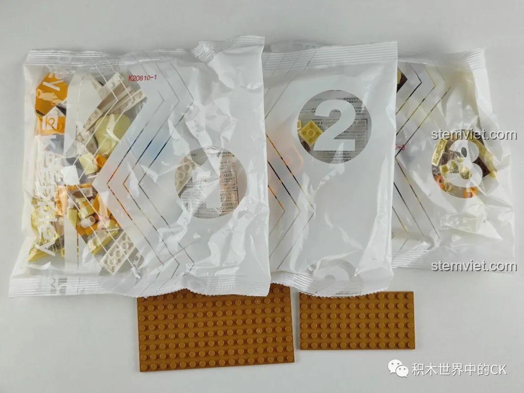 Sách hướng dẫn lắp ráp bộ Keeppley K20810 Star Picking Pudding Room Pompompurin và thẻ thương hiệu Keeppley.