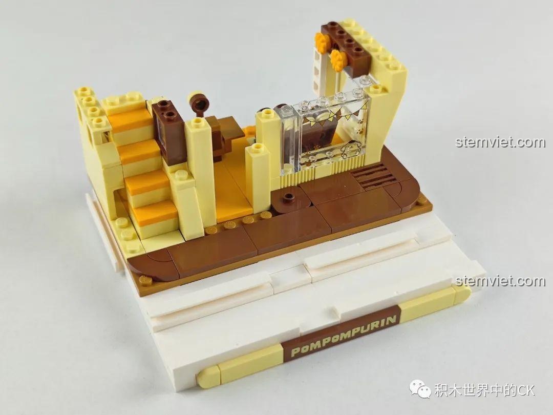 Mô hình hoàn chỉnh của Star Picking Pudding Room Keeppley K20810 Pompompurin với nhân vật Pompompurin.