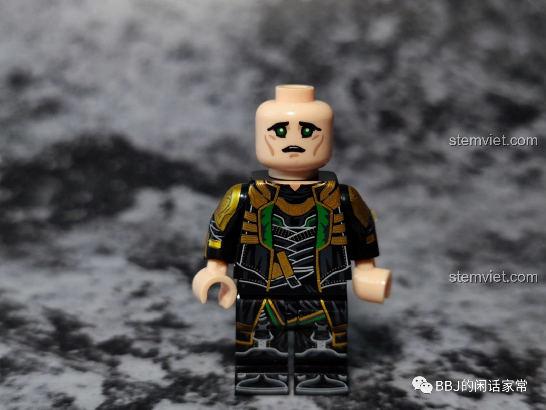 Biểu cảm thứ hai của minifigure Loki KF1549 Kopf, khuôn mặt nghiêm túc, bộ lắp ghép Kopf KF 6141.