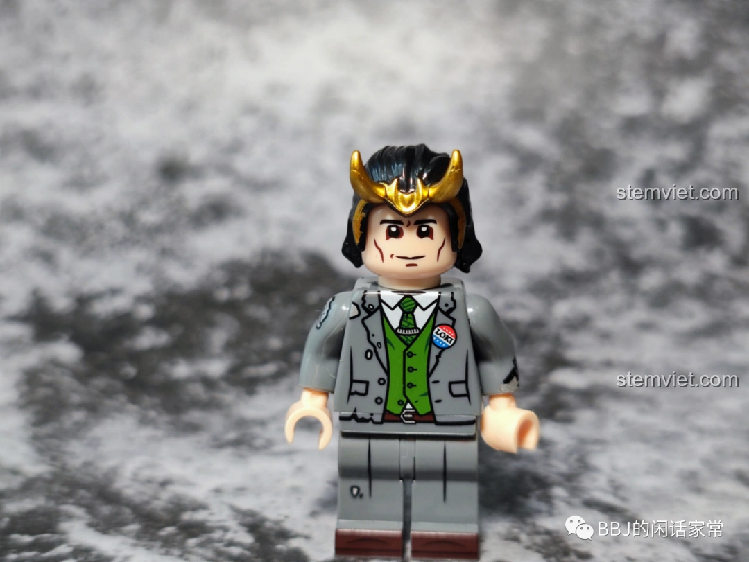 Minifigure Loki KF1549 Kopf màu xám, phiên bản Tổng thống Loki với quầng thâm mắt, đánh giá Kopf 6141 Loki Marvel.