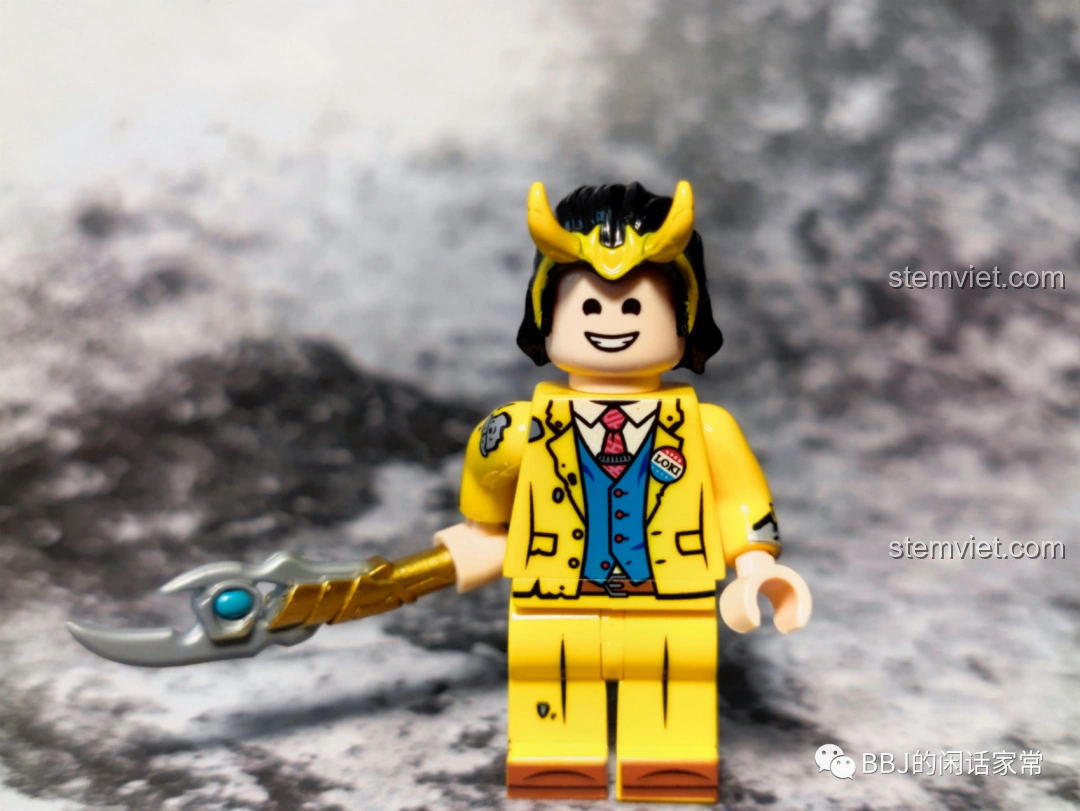 Minifigure Loki KF1555 Kopf màu vàng, phiên bản Tổng thống Loki, chi tiết in ấn sắc nét trên bộ vest, đồ chơi lắp ráp Loki Marvel.