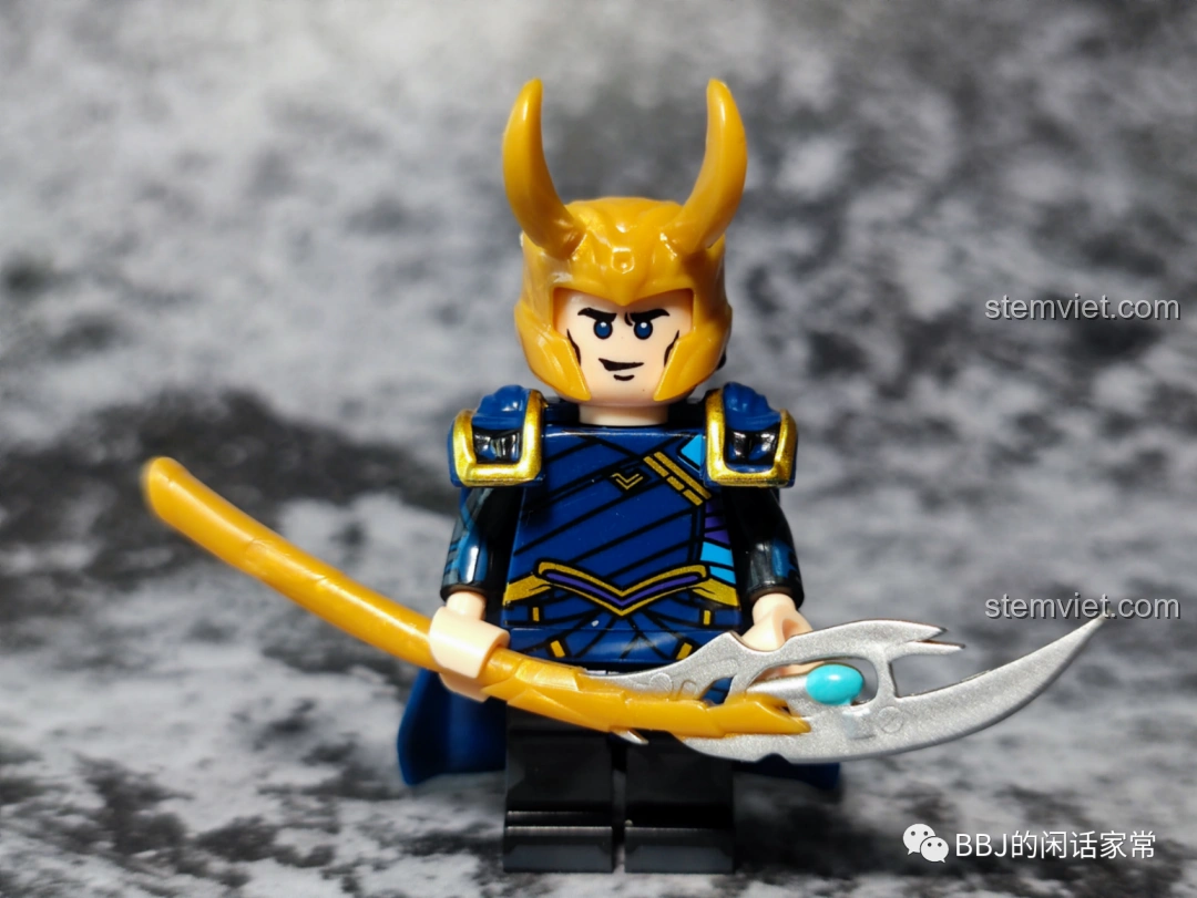Tất cả phụ kiện đi kèm bộ 8 minifigure Loki Marvel Kopf KF6141, bao gồm quyền trượng và khối Tesseract, đồ chơi lắp ráp Loki Marvel.