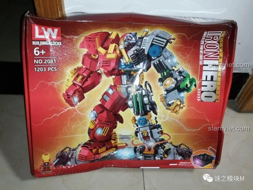 Mặt trước hộp đồ chơi lắp ghép Mô hình Hulkbuster giải phẫu LW 2081, cho thấy thiết kế nửa người nửa máy độc đáo.