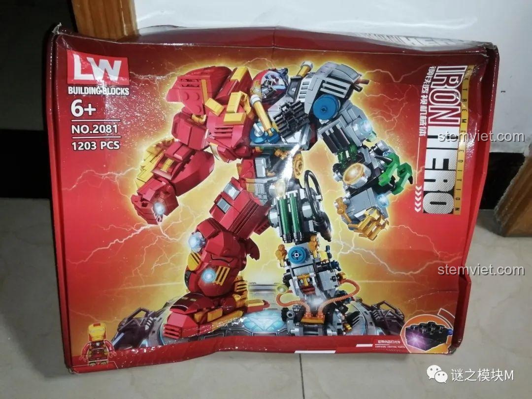 Mặt trước hộp đồ chơi lắp ghép Mô hình Hulkbuster giải phẫu LW 2081, cho thấy thiết kế nửa người nửa máy độc đáo.